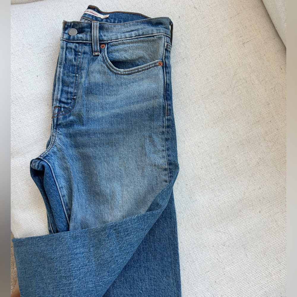 Levi’s Two Tone Wedgie Straight Jeans - Picture 2 of 3